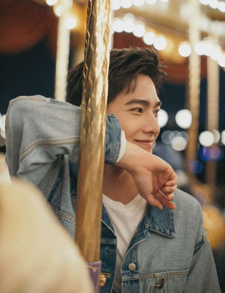 帅气男星杨洋迪士尼梦幻写真图片