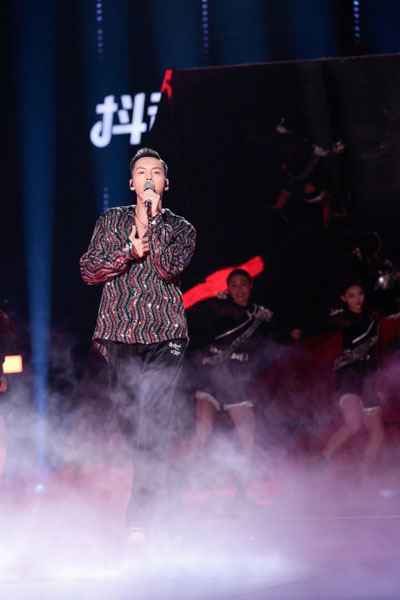 陈伟霆波纹亮片港风衬衫帅气舞台图片