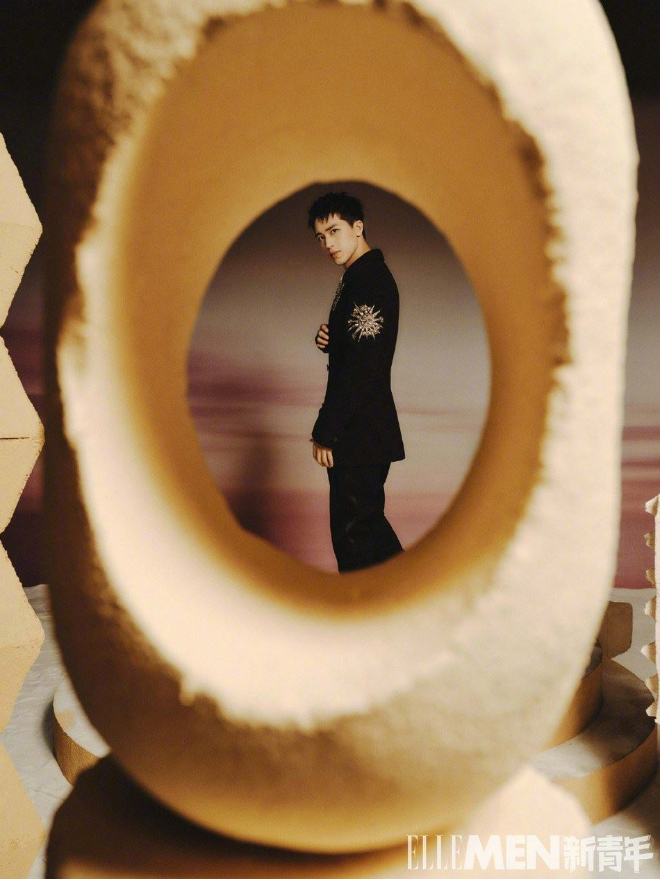 许魏洲酷帅造型尽显成熟魅力写真