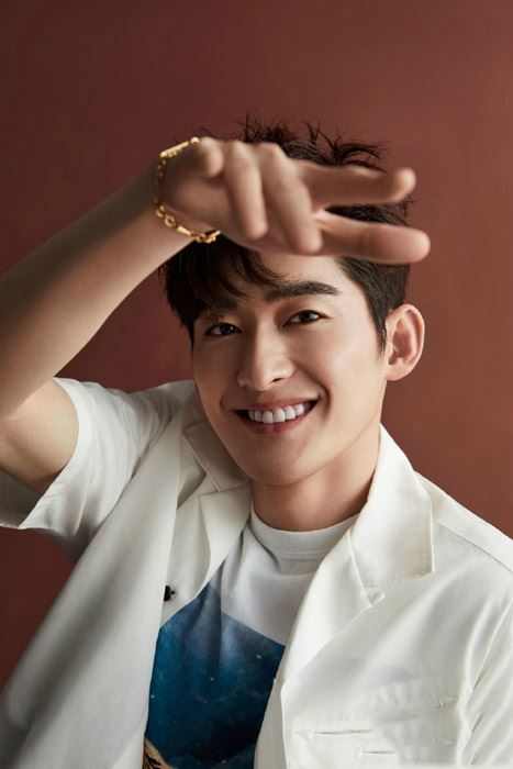 张翰阳光帅气写真图片