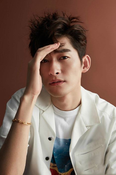 张翰阳光帅气写真图片