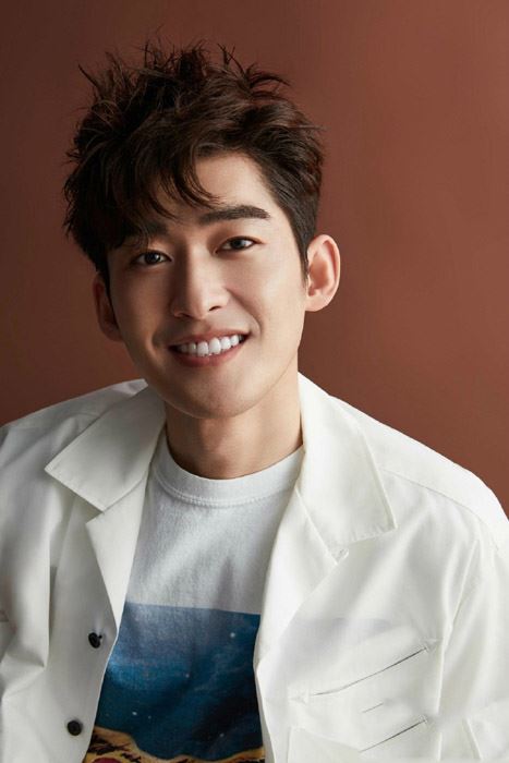 张翰阳光帅气写真图片