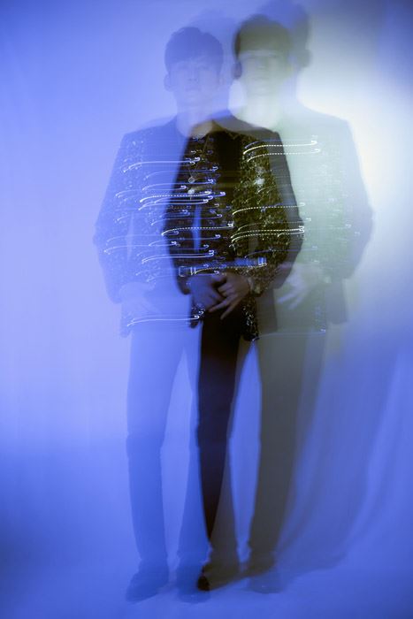张翰光影氛围感写真图片