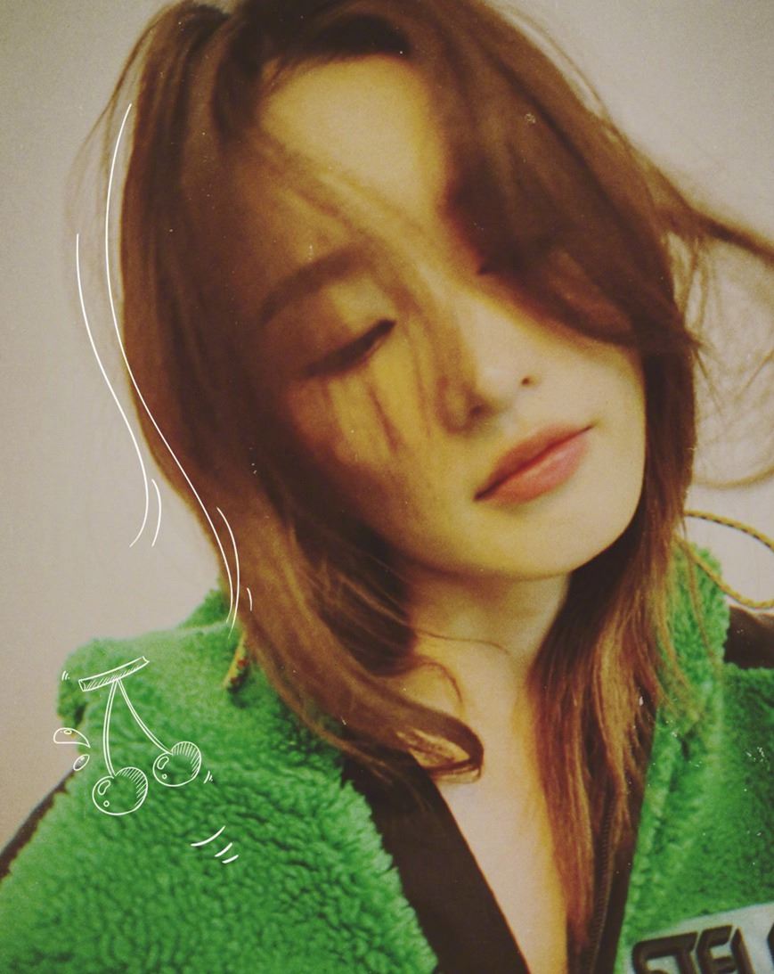 李沁简约时尚运动风女友大片