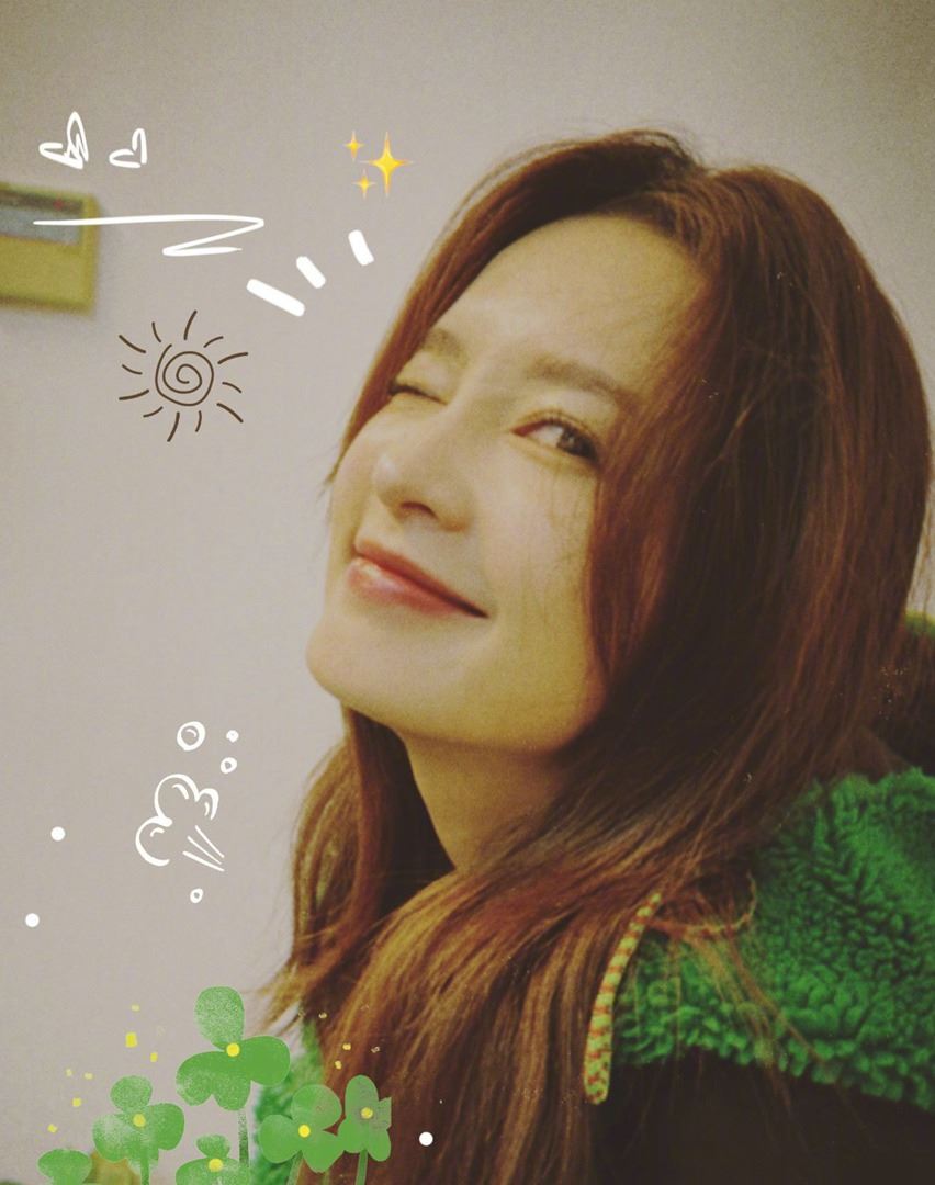 李沁简约时尚运动风女友大片