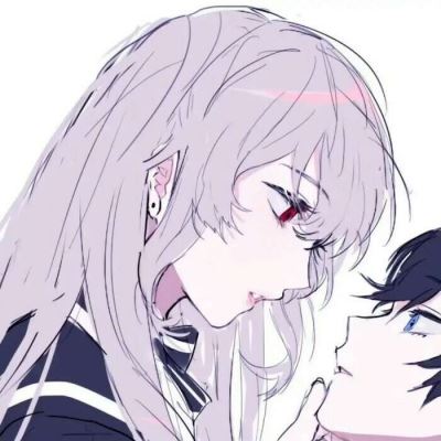 躺在床上的二次元情侣头像 动漫情头图片