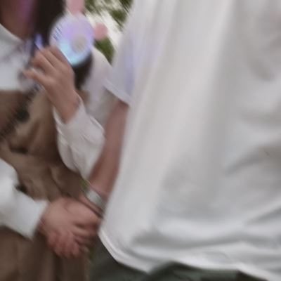 动漫男生拉着女生的情侣头像 部位情头双人污图片