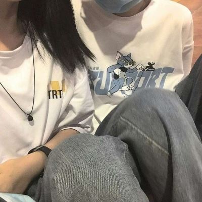 动漫男生拉着女生的情侣头像 部位情头双人污图片