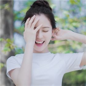 白色清纯甜美软妹子_女生头像_爱扣扣网图片