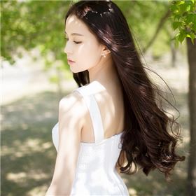 白色清纯甜美软妹子_女生头像_爱扣扣网图片