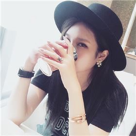 白色清纯甜美软妹子_女生头像_爱扣扣网图片