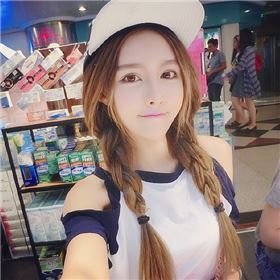 白色清纯甜美软妹子_女生头像_爱扣扣网图片