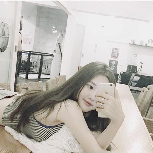 小红唇清新可爱邻家妹子_女生头像_爱扣扣网图片