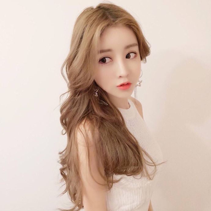 头像女生简单气质图片