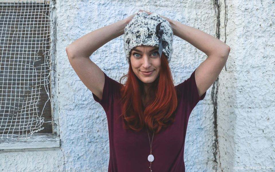 戴着帽子的美女图片壁纸2