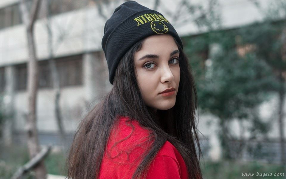 戴着帽子的美女图片壁纸2