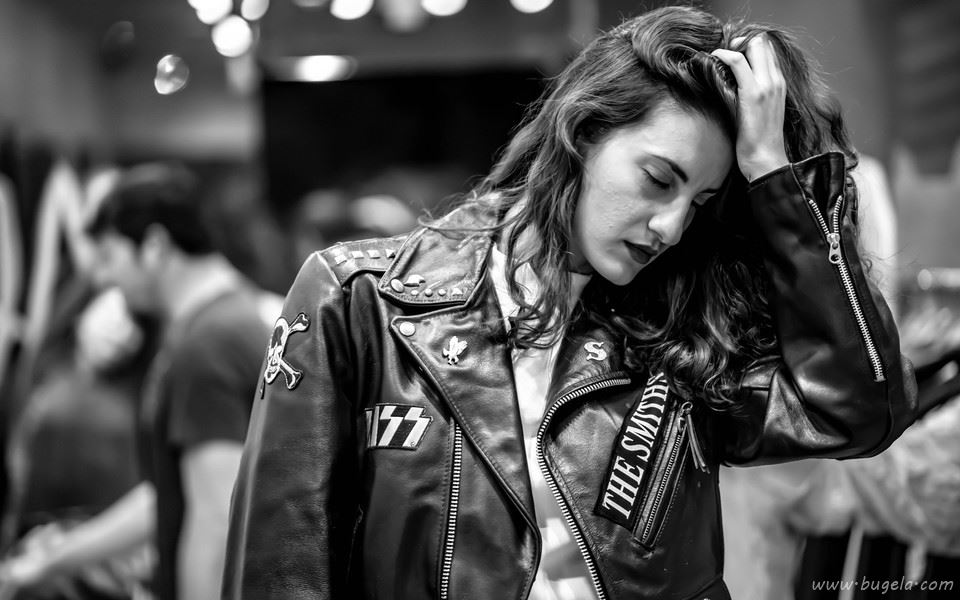 黑白照美女图片壁纸