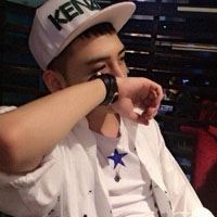 小清新帅哥卖萌嘟嘴剪刀手_男生头像_爱扣扣网图片