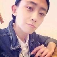 小清新帅哥卖萌嘟嘴剪刀手_男生头像_爱扣扣网图片