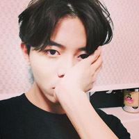 小清新帅哥卖萌嘟嘴剪刀手_男生头像_爱扣扣网图片