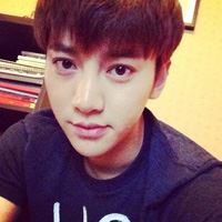 小清新帅哥卖萌嘟嘴剪刀手_男生头像_爱扣扣网图片