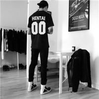 纯黑色优雅男人_男生头像_爱扣扣网图片