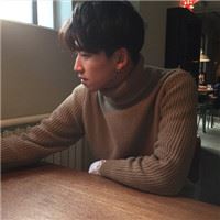 浅笑暖光帅男人_男生头像_爱扣扣网图片