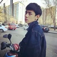 浅笑暖光帅男人_男生头像_爱扣扣网图片