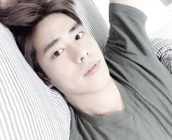 妹妹的腿给哥哥量腰围_男生头像_爱扣扣网图片