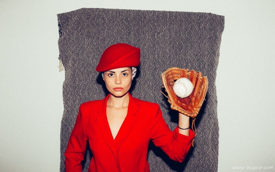 戴着帽子的美女图片壁纸2