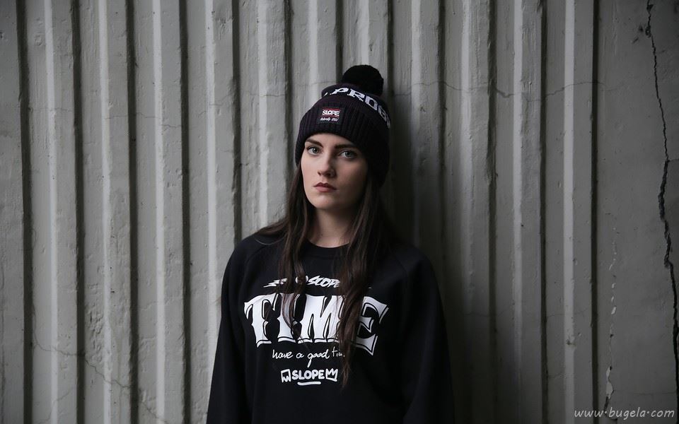 戴着帽子的美女图片壁纸