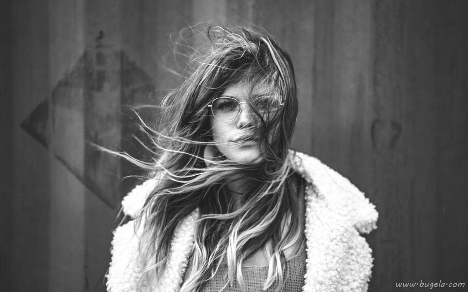 黑白照美女图片壁纸