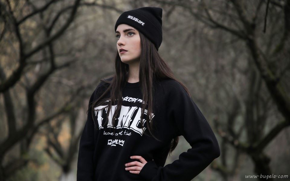 戴着帽子的美女图片壁纸