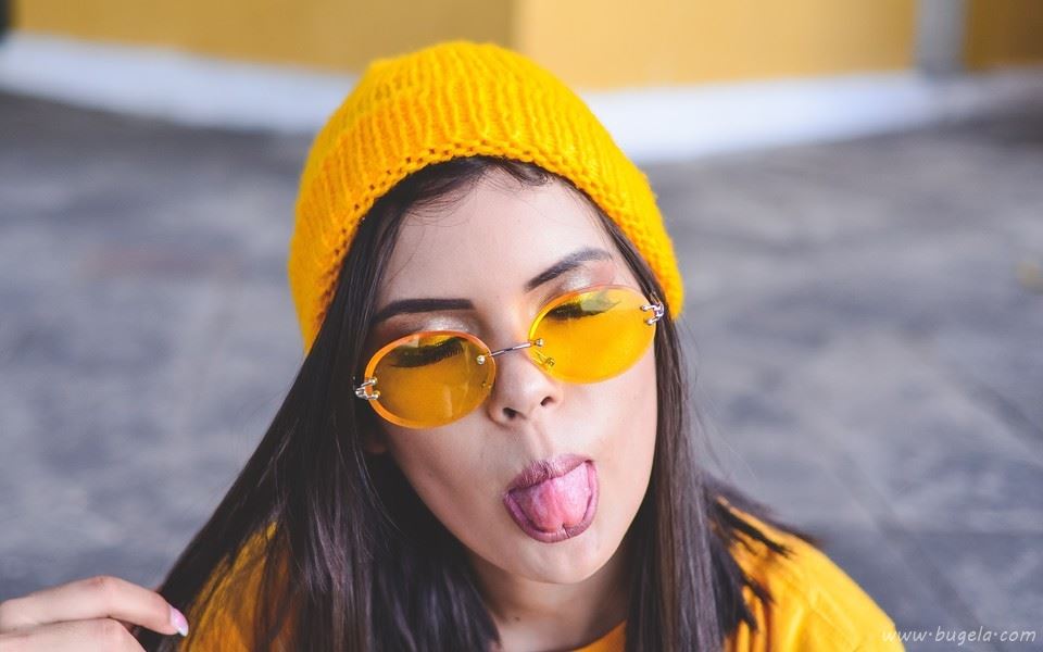 戴着帽子的美女图片壁纸2