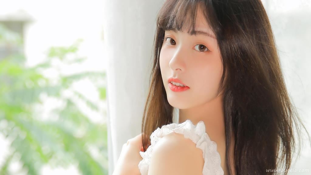 齐刘海女神唯美迷人图片