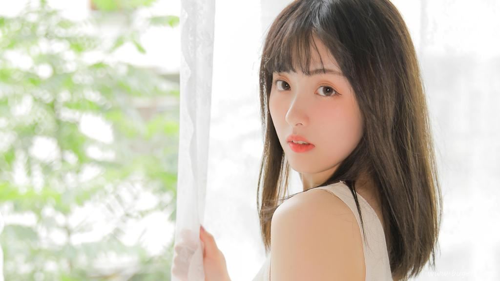 齐刘海女神唯美迷人图片