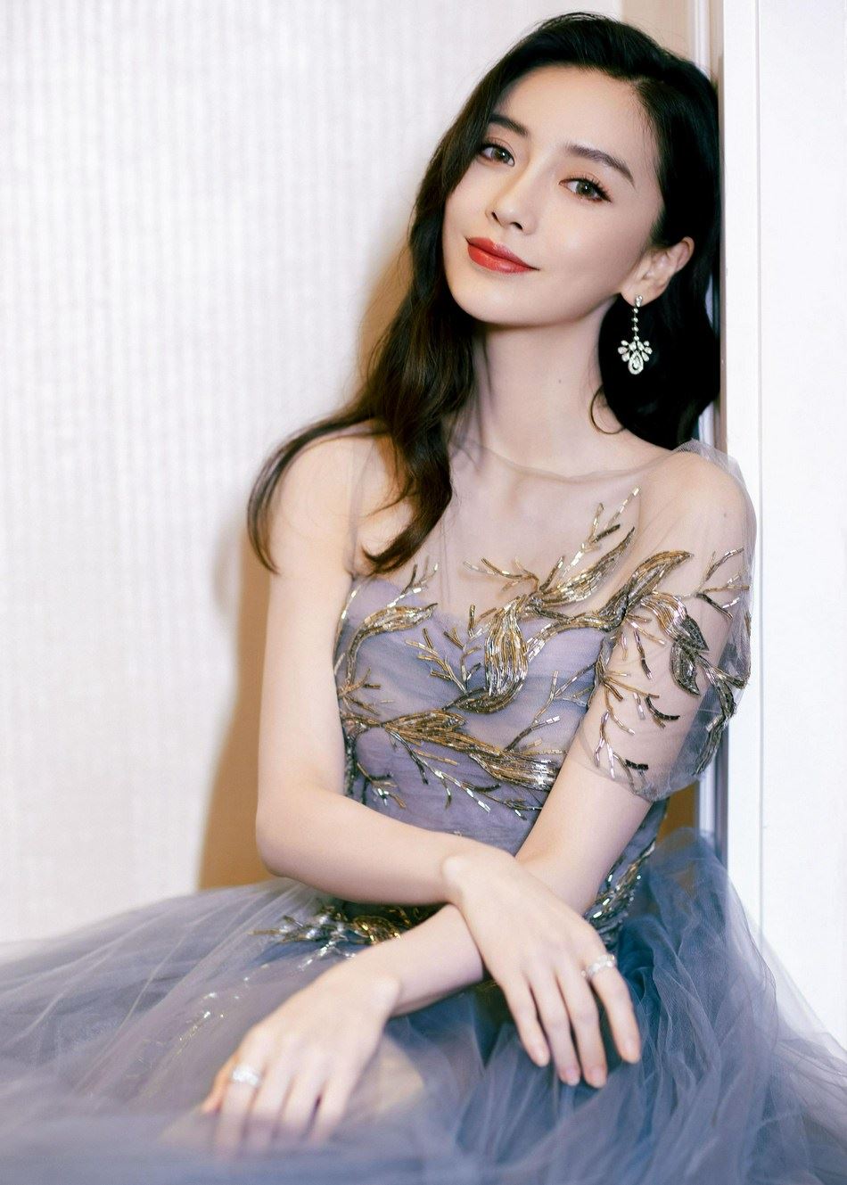 杨颖雾霾紫抹胸纱裙优雅迷人写真