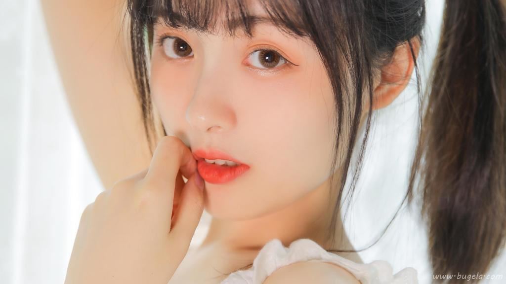 齐刘海女神唯美迷人图片