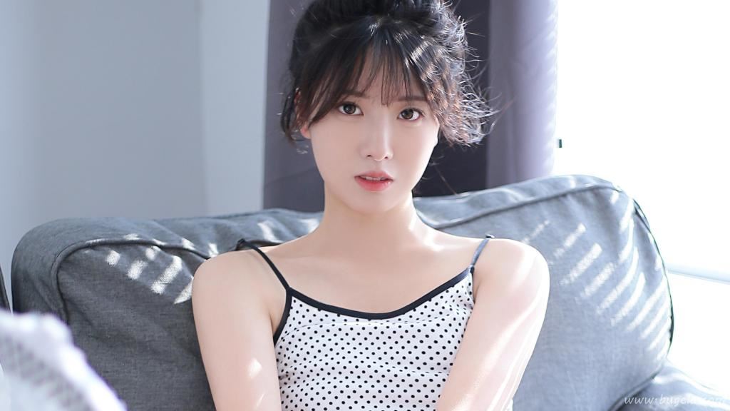 丸子头清新美女图片