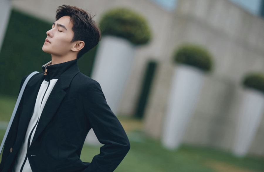 杨洋黑色西装简约写真图片