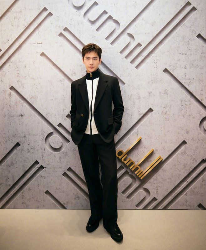 杨洋黑色西装简约写真图片