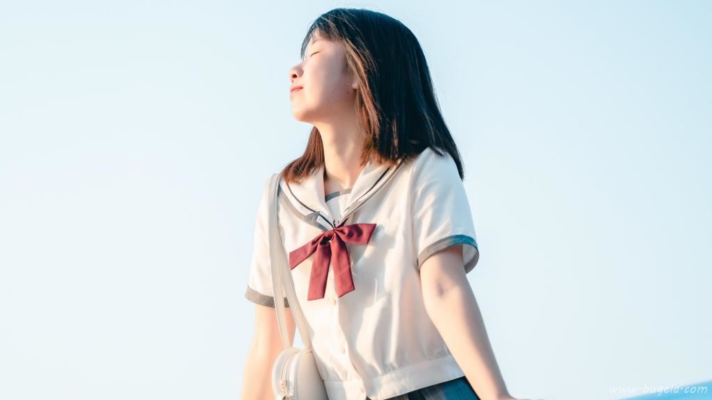 短发美女清新图片