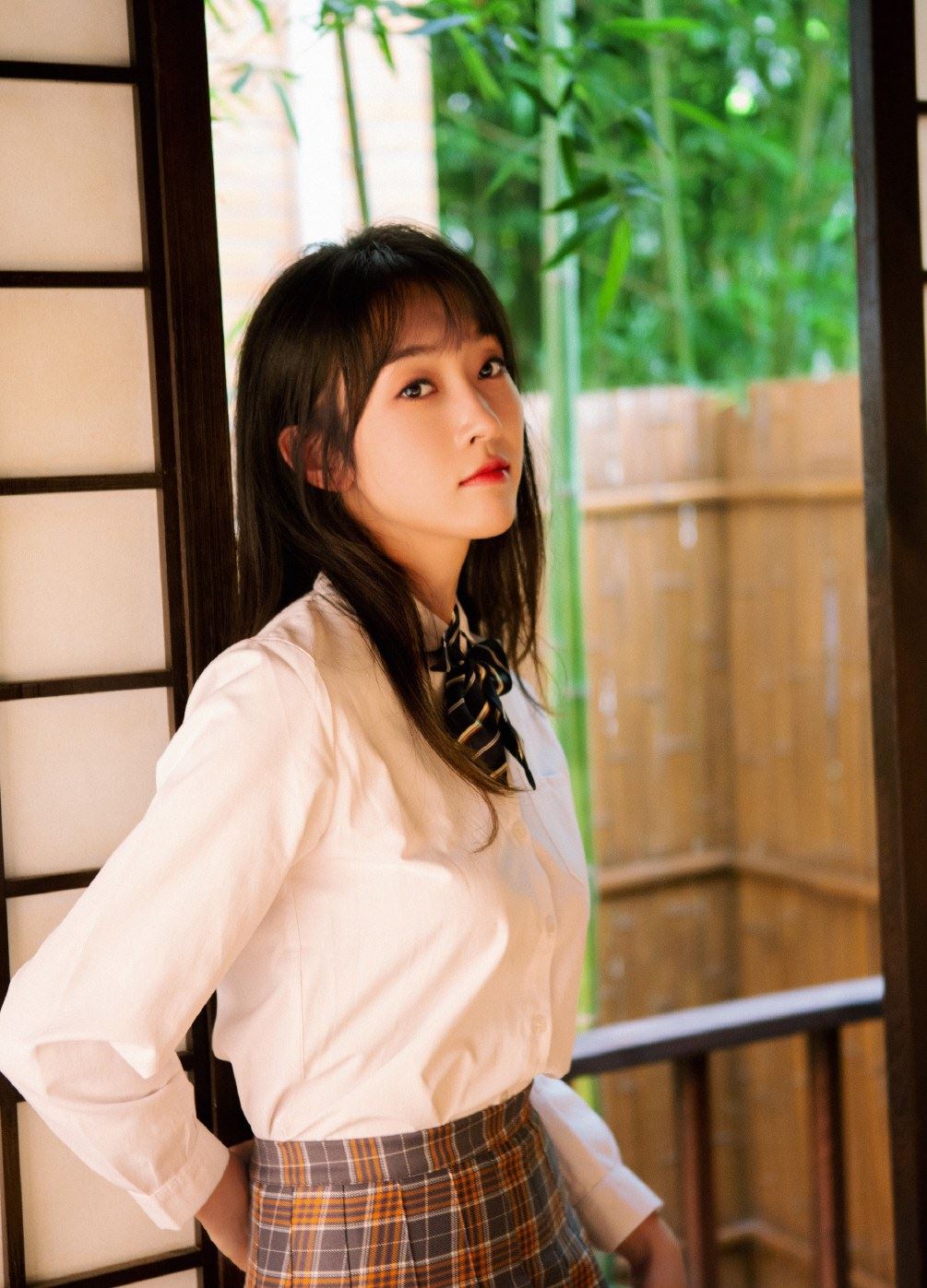 宣璐强东玥新歌MV上演闺蜜校服杀青春大片