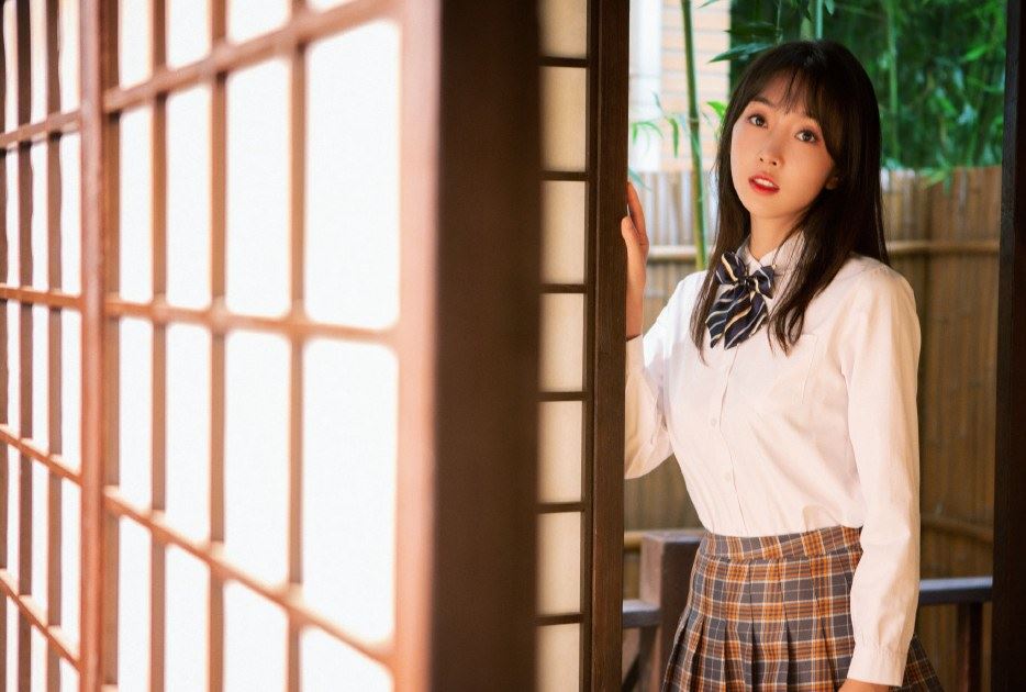 宣璐强东玥新歌MV上演闺蜜校服杀青春大片