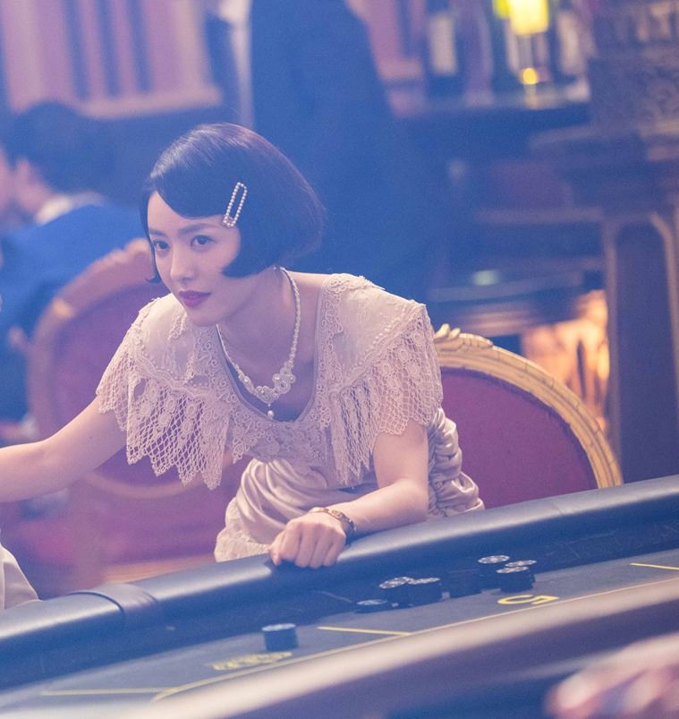 蔡文静新剧短发红唇造型妩媚动人