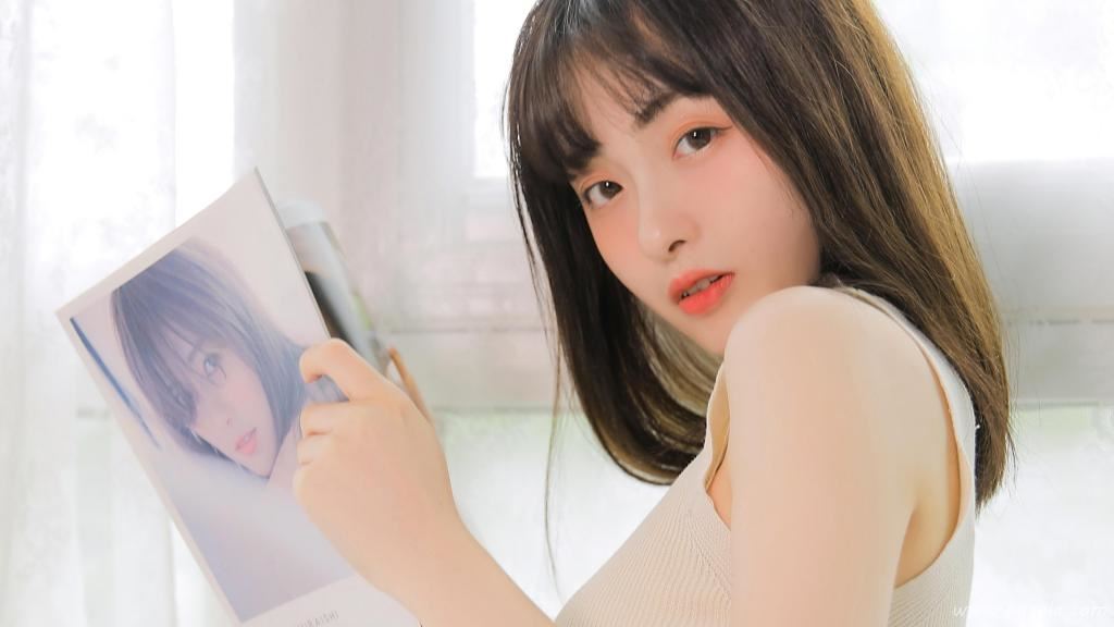 齐刘海女神唯美迷人图片