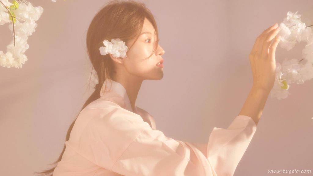 品貌端庄的气质美女图片