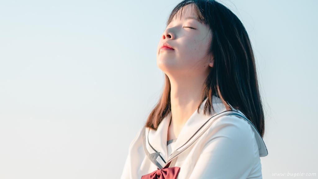 短发美女清新图片