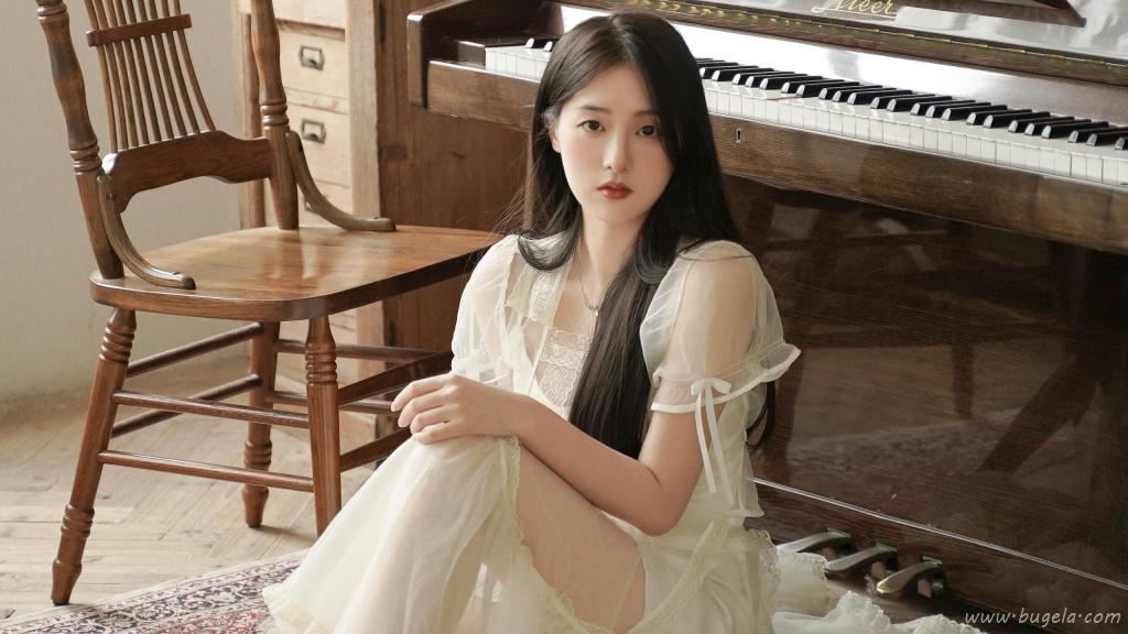 倩丽大方的养眼美女图片