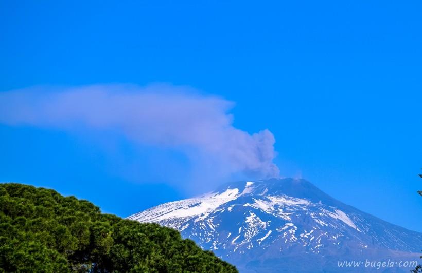 好看雾气蒸腾的火山图片大全